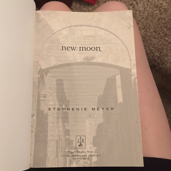 Twilight New Moon Paperback - Picture 4 of 4